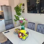 Апартамент Marina Elegance